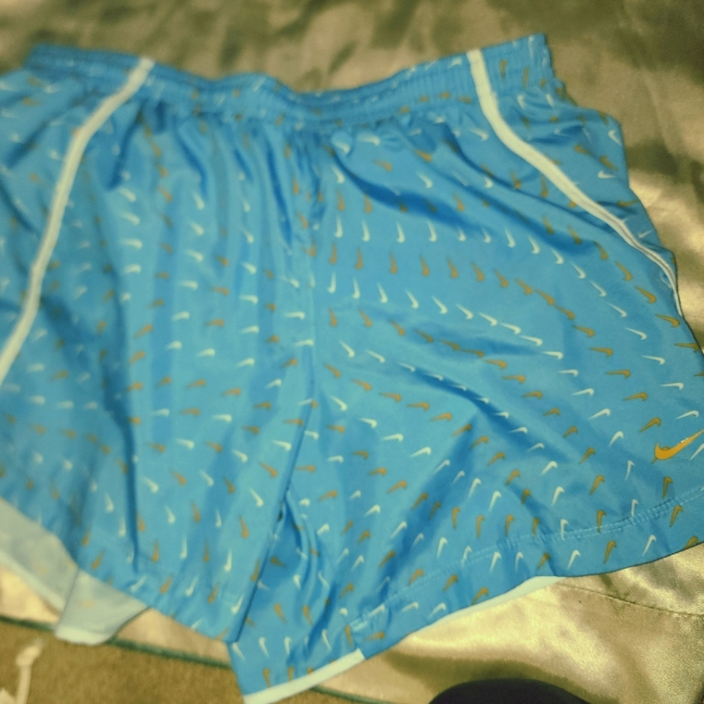 Nike youth shorts size extra large